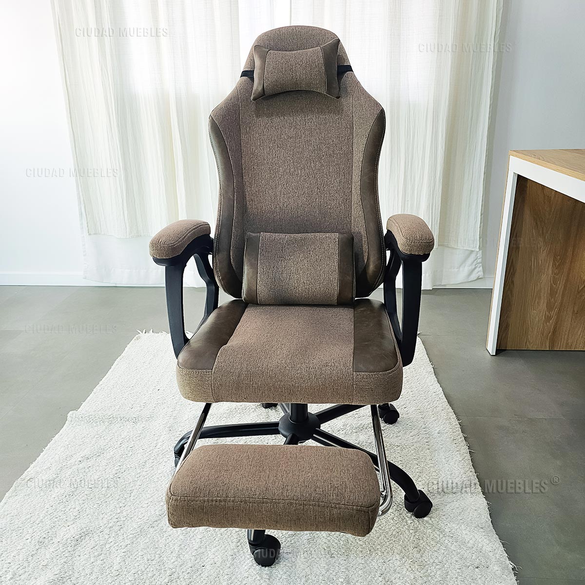 Silla gamer con apoya pie