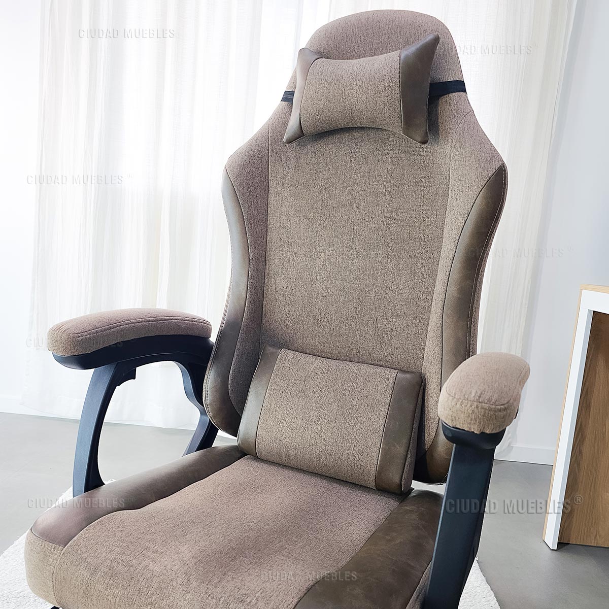 Silla gamer con apoya pie